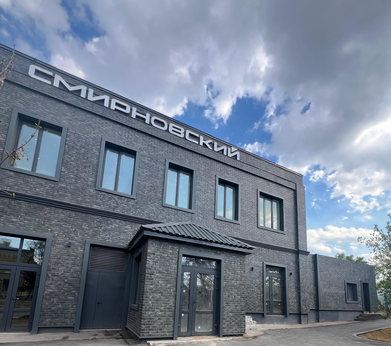 В ПРОДАЖЕ ЛОТ 130 Бизнес-парк «Смирновский»: Современный Бизнес-парк «Смирновский»
Уникальное предложение в центре Москвы!
Представляем вашему вниманию премиальный мультиформатный бизнес-парк с готовыми помещениями под любой вид деятельности.
Что вы получаете:
• Гибкие решения для вашего бизнеса:
•	