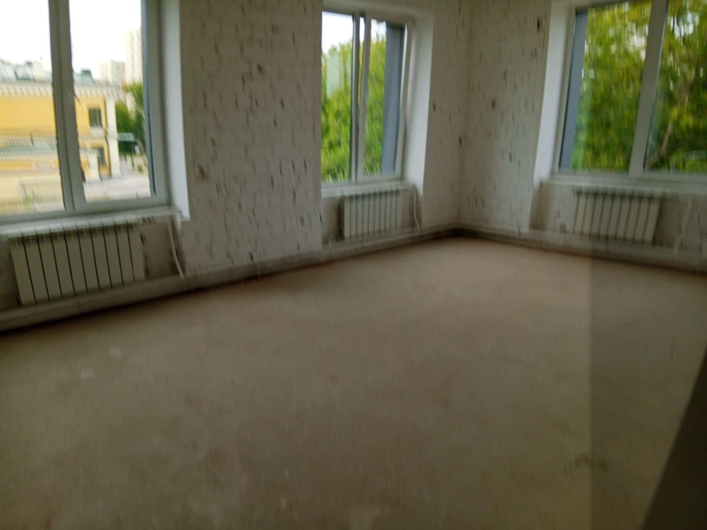 В ПРОДАЖЕ ЛОТ 212 Бизнес-парк «Смирновский»: Современный Бизнес-парк «Смирновский»
Уникальное предложение в центре Москвы!
Представляем вашему вниманию премиальный мультиформатный бизнес-парк с готовыми помещениями под любой вид деятельности.
Что вы получаете:
• Гибкие решения для вашего бизнеса:
•	