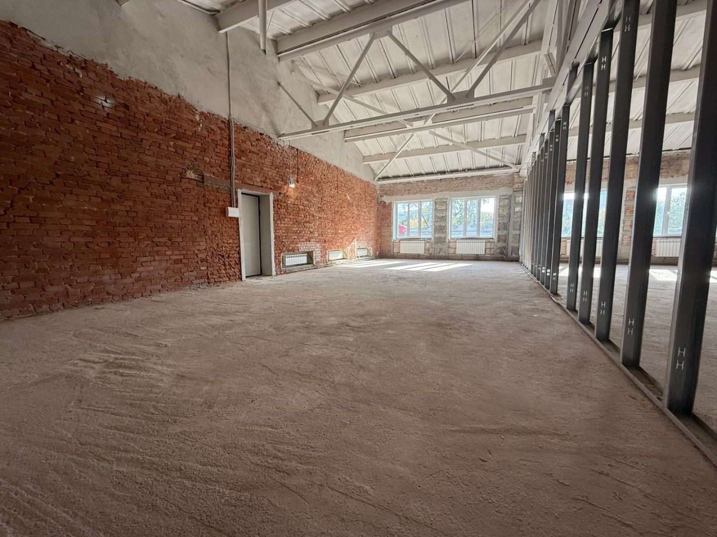 Премиальное коммерческое помещение в деловом сердце Москвы — ваш бизнес-старт без компромиссов!
Представляем идеальное решение для предпринимателей — помещение свободного назначения в одном из самых престижных бизнес-парков столицы.
Ключевые характеристики:
•	Адрес: Москва, ул. Смирновская, 2, строе