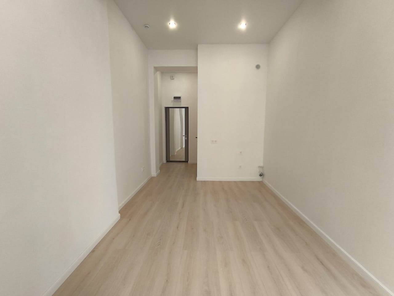 Студия в «Октябрьский лофт-квартал» — ваш уютный уголок в городе!
Ищете пространство, где сочетаются комфорт загородной жизни и удобство мегаполиса? Представляем вашему вниманию «Октябрьский лофт».
Идеальная инвестиция. Покупка студии — надёжный способ сохранить и приумножить капитал. Сдача в арен