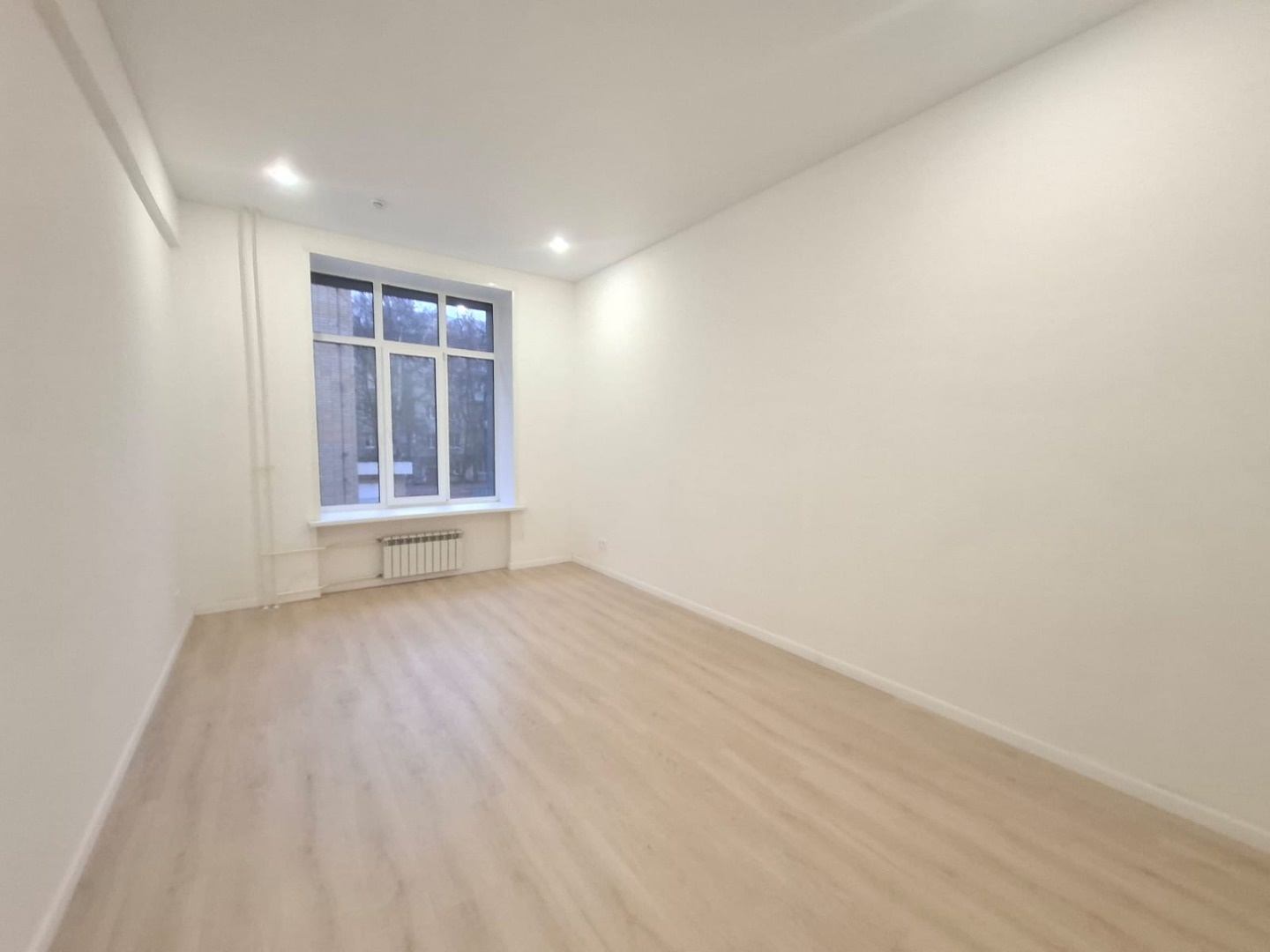 Продаётся уютная студия в Люберцах — ваш ключ к комфортной жизни!
Ищете своё первое жильё, компактное пространство для работы или выгодную инвестицию? Представляем вашему вниманию стильную студию по адресу: г. Люберцы, Октябрьский проспект, 403 (лот 2016).
Почему эта студия покорит ваше сердце с пер