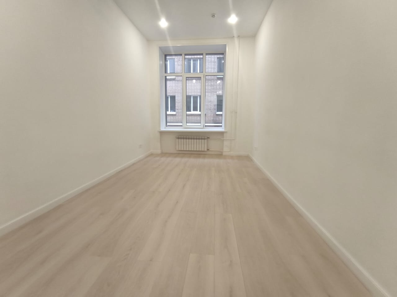 Сдаётся студия в современном комплексе
Люберцы, Октябрьский проспект, 403 (студия 1023)
Основные параметры:
•	Этаж: 1 й;
•	Площадь: 19,7 кв. м;
•	Состояние: без мебели (свободная планировка);
•	Стоимость: 30 000 руб./мес.;
•	Депозит: разбивается на части;
•	Коммунальные платежи: по счётчикам (оплачи