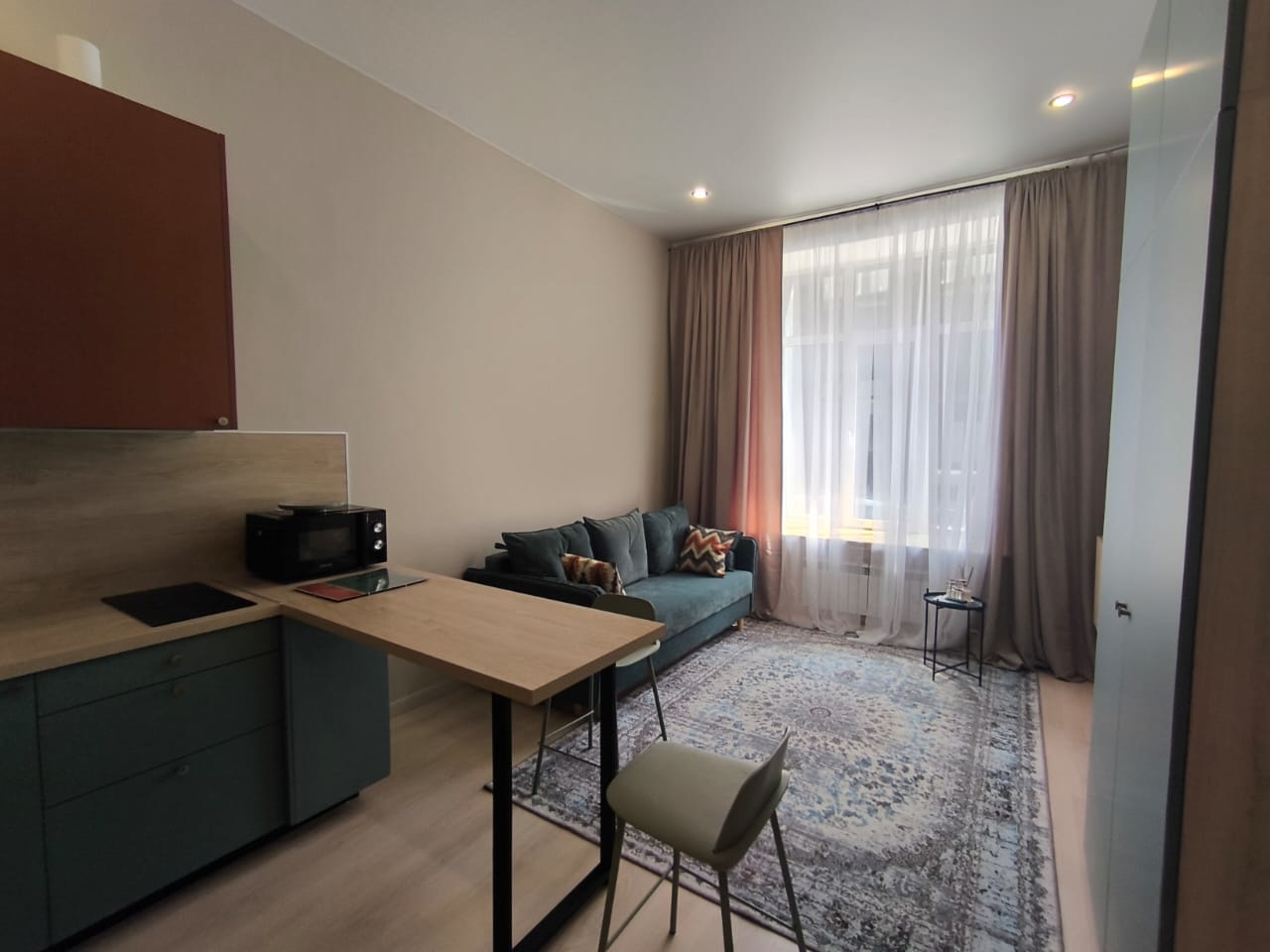 Продаётся готовый арендный бизнес: студия с арендаторами
г. Люберцы, Октябрьский проспект, 403 (студия 1073)

Основные параметры:
•	Площадь: 23,8 кв. м;
•	Статус: действующий арендный бизнес (арендаторы уже заселены);
•	Расположение: 2 й этаж современного четырех этажного комплекса.

Почему это выго