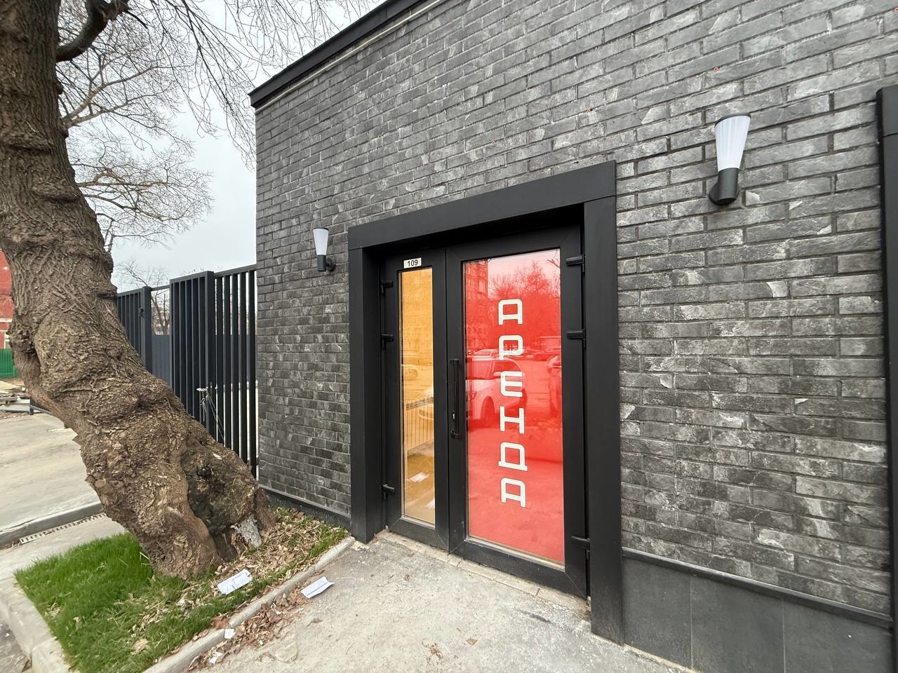 Коммерческое помещение в аренду: стиль, удобство и выгода в сердце динамичного района!
Мой любимый Сергей Алексеевич, представляю вам отличное предложение для развития вашего бизнеса!
Объект: ЛОТ 109
Адрес: Москва, ул. Кирпичная, 41, с. 7
Площадь: 20,1 м²
Расположение: 1 й этаж одноэтажного здания
П