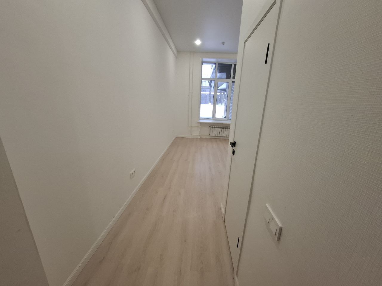 Ваша идеальная студия в «Октябрьском лофт-квартале»: стиль, комфорт, удобство!
Мечтаете о собственном уголке, где каждая деталь продумана для вашего комфорта? Представляем вам стильную студию (ЛОТ 1069), которая превратит мечту в реальность!
Что вас ждёт в этой студии?
•	Простор и свет: функциональн