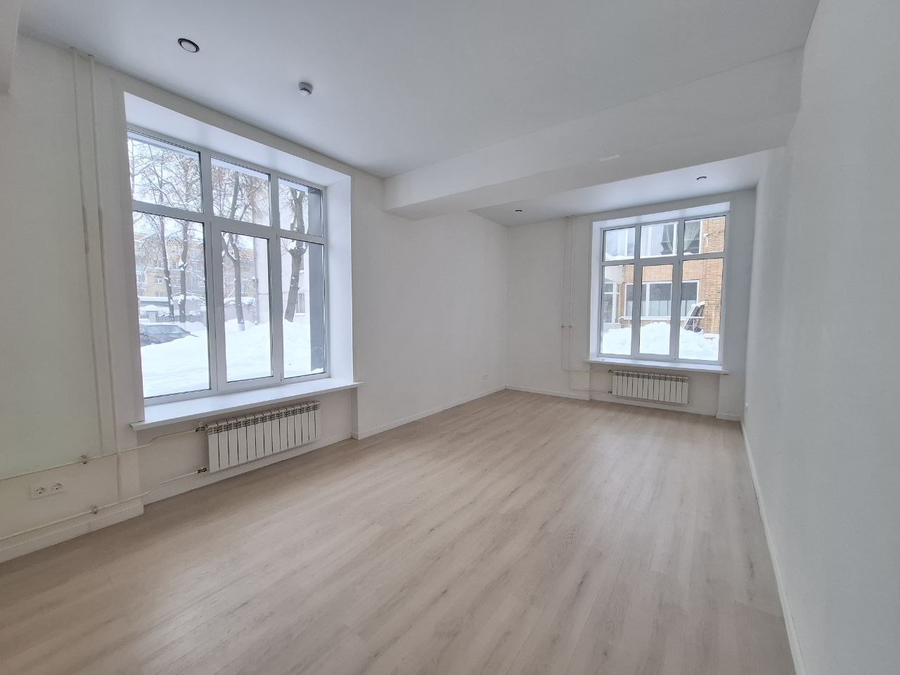 Ваша идеальная студия в «Октябрьском лофт-квартале»: стиль, комфорт, удобство!
Мечтаете о собственном уголке, где каждая деталь продумана для вашего комфорта? Представляем вам стильную студию (ЛОТ 1028), которая превратит мечту в реальность!
Что вас ждёт в этой студии?
•	Простор и свет: функциональн