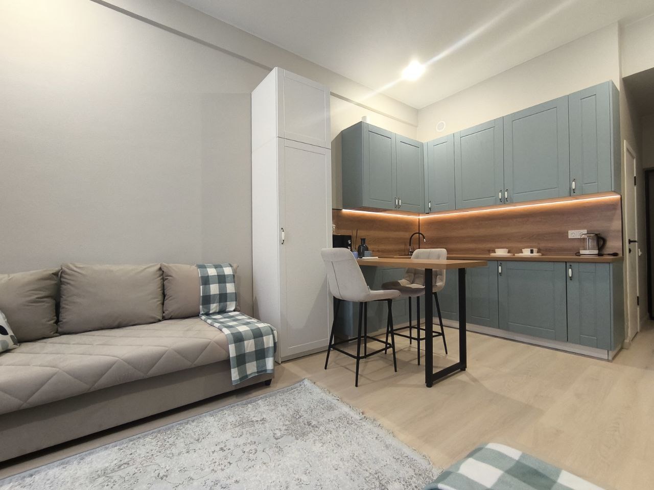 Ваша идеальная студия в «Октябрьском лофт-квартале»: стиль, комфорт, удобство!
Мечтаете о собственном уголке, где каждая деталь продумана для вашего комфорта? Представляем вам стильную студию (ЛОТ 1078), которая превратит мечту в реальность!
Что вас ждёт в этой студии?
•	Простор и свет: функциональн