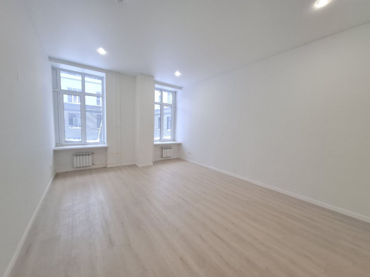 Ваша идеальная студия в «Октябрьском лофт-квартале»: стиль, комфорт, удобство!
Мечтаете о собственном уголке, где каждая деталь продумана для вашего комфорта? Представляем вам стильную студию (ЛОТ 2062), которая превратит мечту в реальность!
Что вас ждёт в этой студии?
•	Простор и свет: функциональн