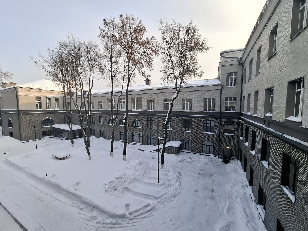 Ваша идеальная студия в «Октябрьском лофт-квартале»: стиль, комфорт, удобство!
Мечтаете о собственном уголке, где каждая деталь продумана для вашего комфорта? Представляем вам стильную студию (ЛОТ 3064), которая превратит мечту в реальность!
Что вас ждёт в этой студии?
•	Простор и свет: функциональн