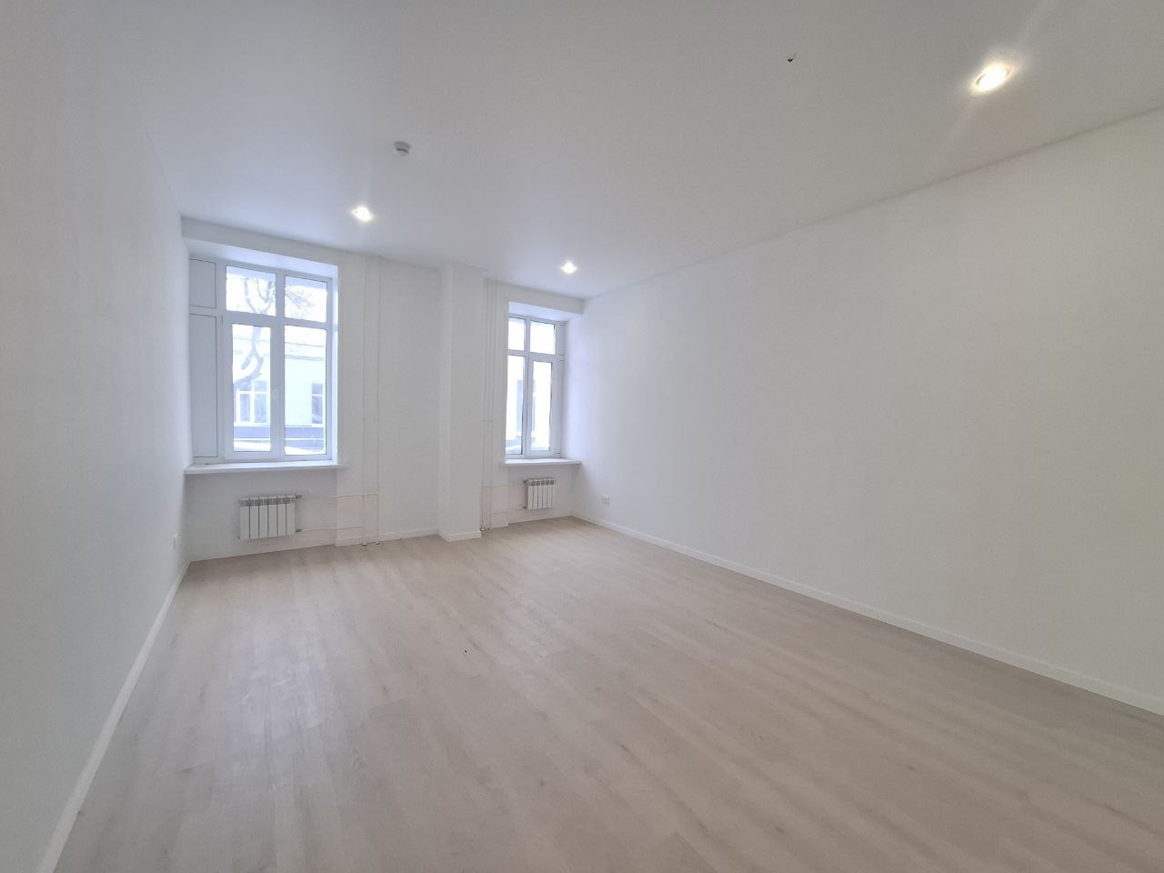 Ваша идеальная студия в «Октябрьском лофт-квартале»: стиль, комфорт, удобство!
Мечтаете о собственном уголке, где каждая деталь продумана для вашего комфорта? Представляем вам стильную студию (ЛОТ 3063), которая превратит мечту в реальность!
Что вас ждёт в этой студии?
•	Простор и свет: функциональн