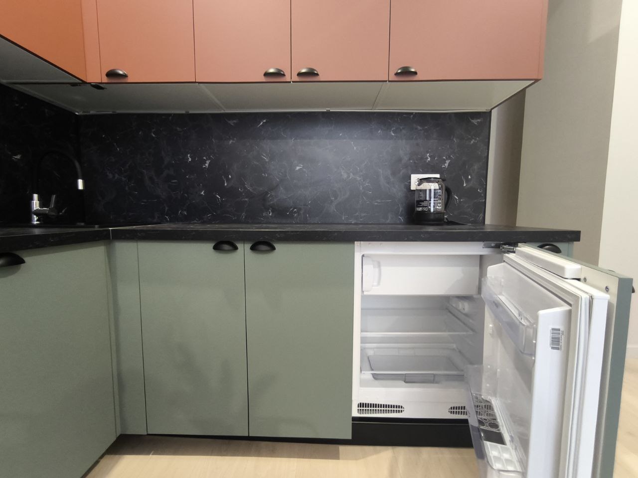 Ваша идеальная студия в «Октябрьском лофт-квартале»: стиль, комфорт, удобство!
Мечтаете о собственном уголке, где каждая деталь продумана для вашего комфорта? Представляем вам стильную студию (ЛОТ 1072), которая превратит мечту в реальность!
Что вас ждёт в этой студии?
•	Простор и свет: функциональн