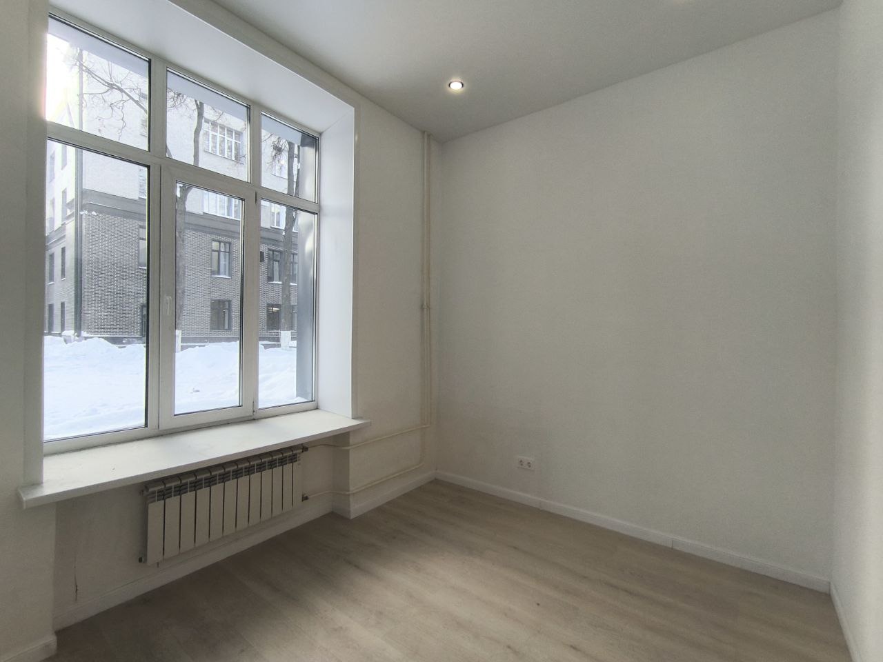 Студия в «Октябрьском лофт квартале»: стиль, комфорт и выгодная инвестиция!
Предлагаем вам рассмотреть уникальную возможность приобретения студии в престижном комплексе «Октябрьский лофт квартал» (ЛОТ 1049). Площадь помещения — 19.1 м². Это идеальный вариант для тех, кто ценит:
•	современный стиль и