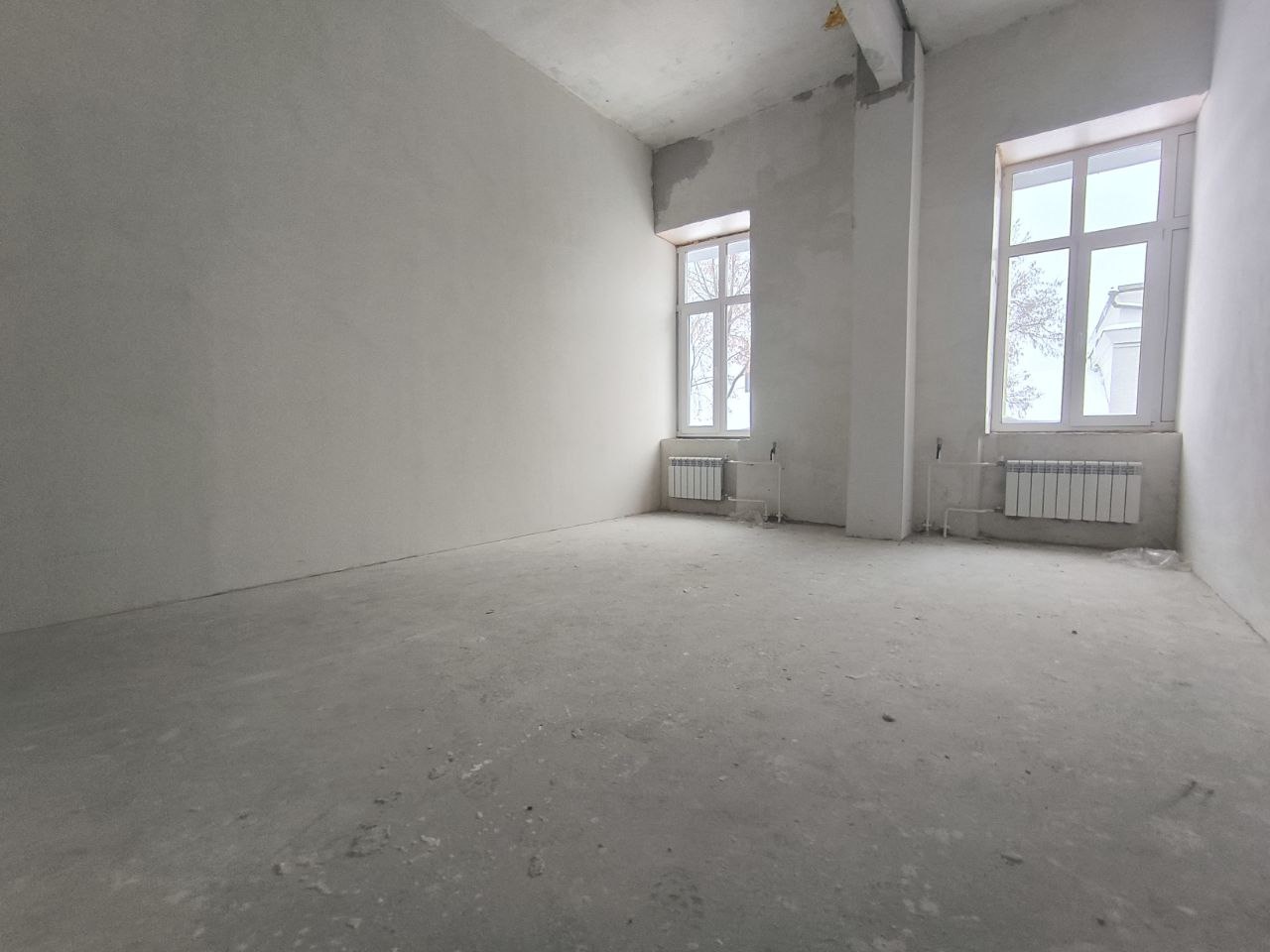 Студия в «Октябрьском лофт квартале»: пространство для жизни и инвестиций
Представьте себе уютное пространство, где современный дизайн гармонично сочетается с комфортом городской жизни. Именно такую возможность дарит студия в престижном комплексе «Октябрьский лофт квартал» (ЛОТ 4025) площадью 36.3 м