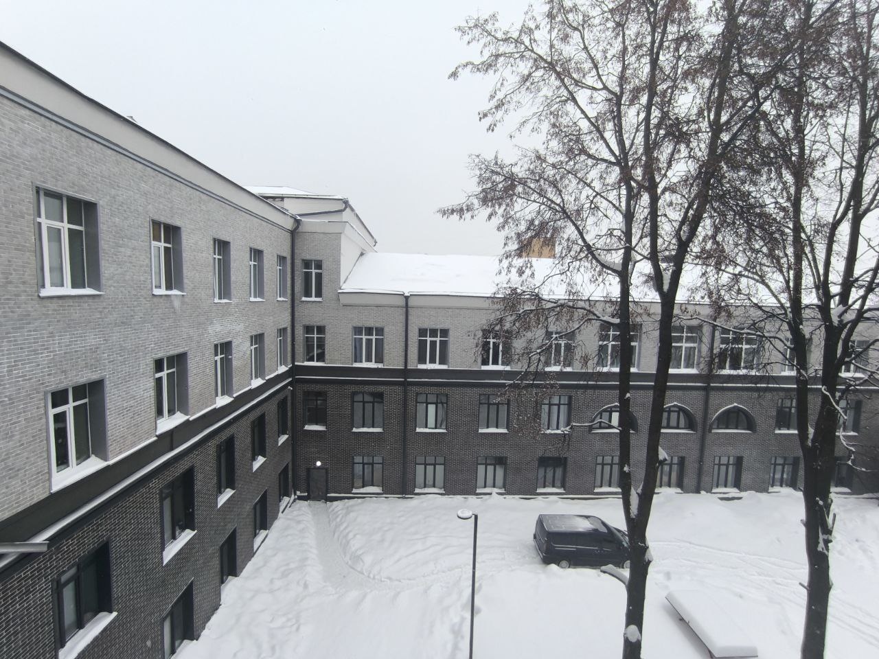 Студия в «Октябрьском лофт квартале»: ваш ключ к комфортной жизни и выгодным инвестициям
Откройте для себя пространство, где современный дизайн встречается с безупречным комфортом городской среды. Представляем студию в престижном комплексе «Октябрьский лофт квартал» (ЛОТ 4035) площадью 34.6м² — идеа