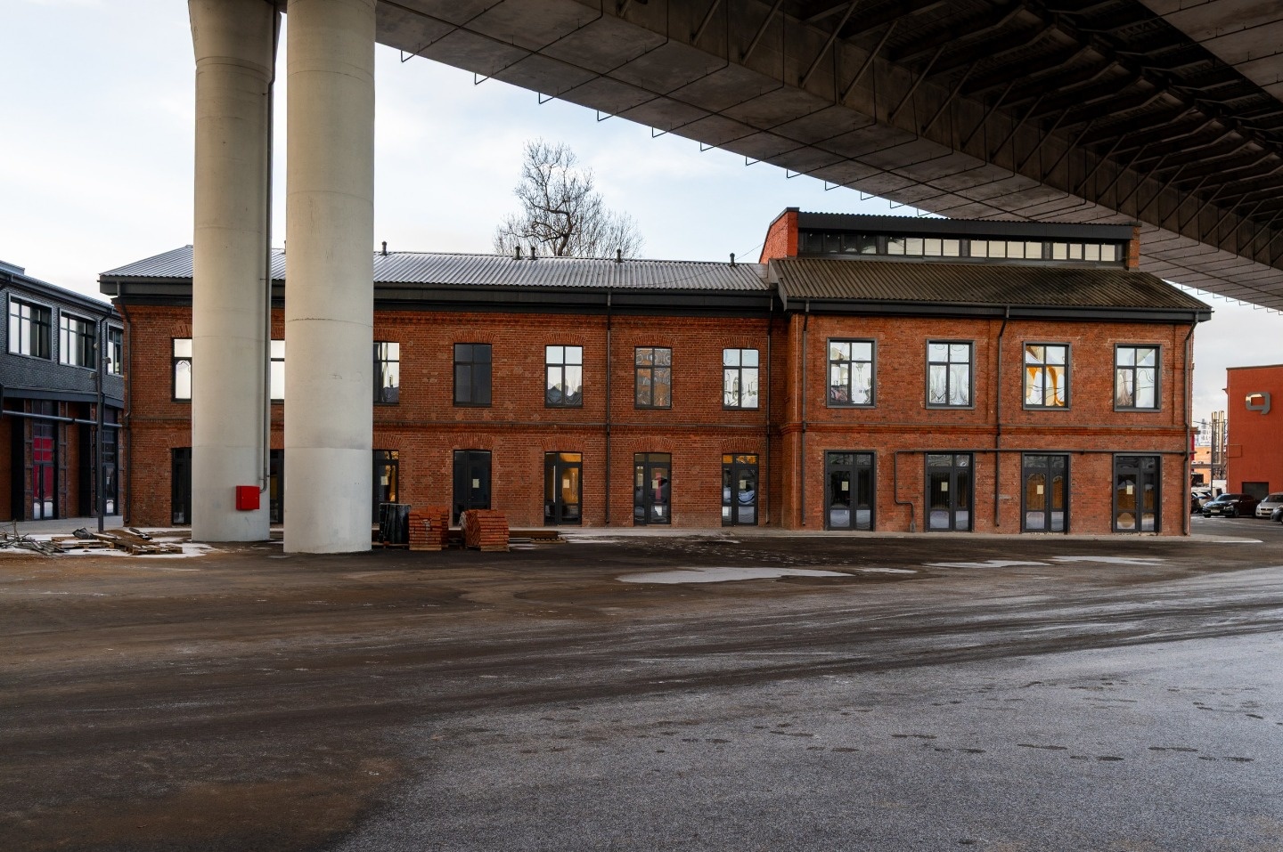 Уникальная коммерческая площадка в сердце Москвы: «Красный путь» ждёт своих резидентов!
Ищете пространство, которое сочетает индустриальный шарм, удобство локации и безграничные возможности для бизнеса? 

Представляем вам ЛОТ 114 (строение 7) — идеальное помещение для вашего проекта!
Ключевые характ