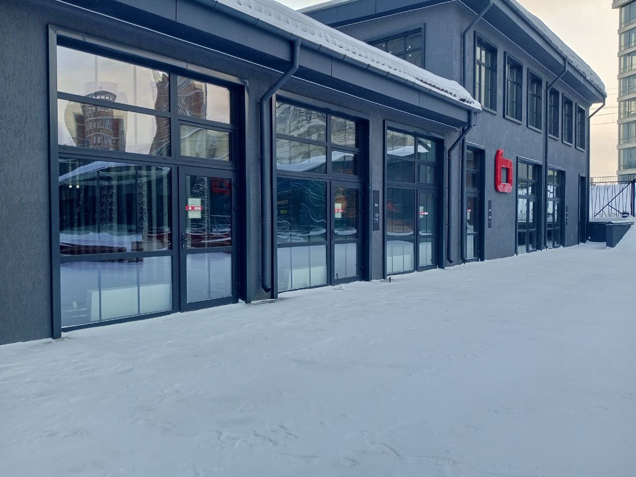 Уникальная коммерческая площадка в сердце Москвы: «Красный путь» ждёт своих резидентов!
Ищете пространство, которое сочетает индустриальный шарм, удобство локации и безграничные возможности для бизнеса? 

Представляем вам ЛОТ 103 (строение 6) — идеальное помещение для вашего проекта!
Ключевые характ