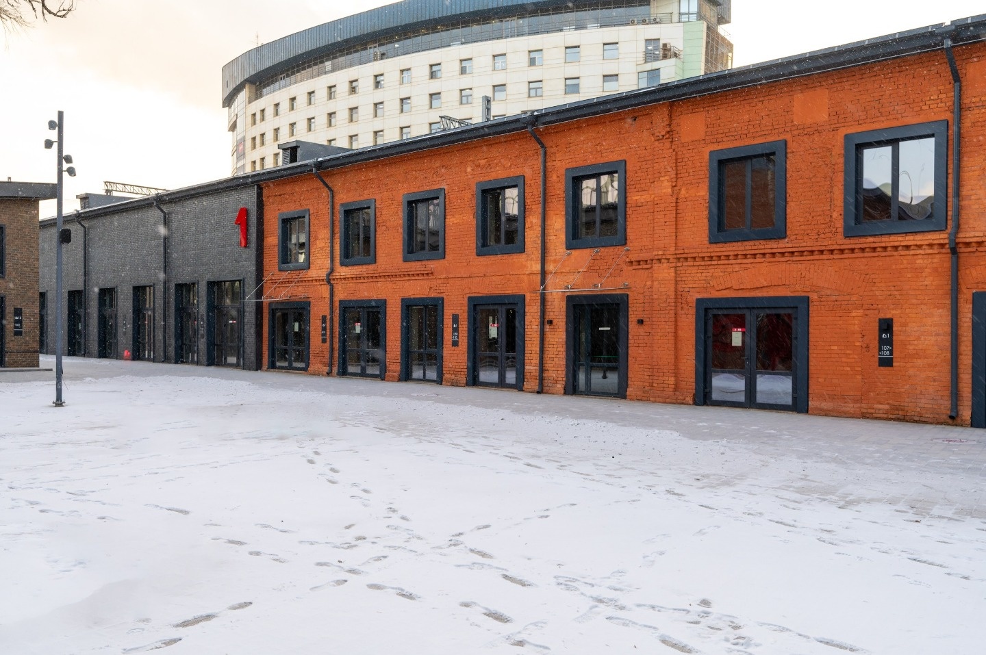 Уникальная коммерческая площадка в сердце Москвы: «Красный путь» ждёт своих резидентов!
Ищете пространство, которое сочетает индустриальный шарм, удобство локации и безграничные возможности для бизнеса? 

Представляем вам ЛОТ 222 (строение 1) — идеальное помещение для вашего проекта!
Ключевые характ