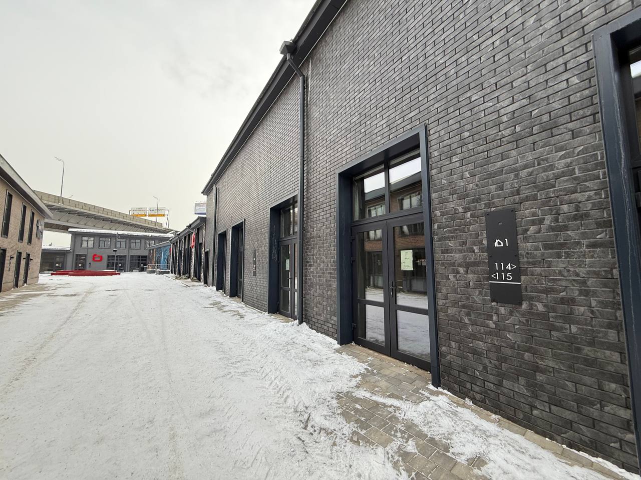 Уникальная коммерческая площадка в сердце Москвы: «Красный путь» ждёт своих резидентов!
Ищете пространство, которое сочетает индустриальный шарм, удобство локации и безграничные возможности для бизнеса? 

Представляем вам ЛОТ 115 (строение 1) — идеальное помещение для вашего проекта!
Ключевые характ