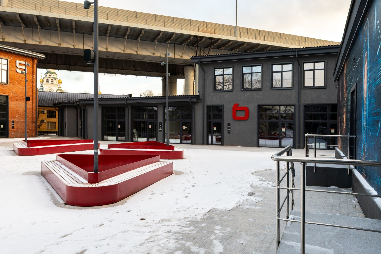 Уникальная коммерческая площадка в сердце Москвы: «Красный путь» ждёт своих резидентов!
Ищете пространство, которое сочетает индустриальный шарм, удобство локации и безграничные возможности для бизнеса? 

Представляем вам ЛОТ 207 (строение 6) — идеальное помещение для вашего проекта!
Ключевые характ