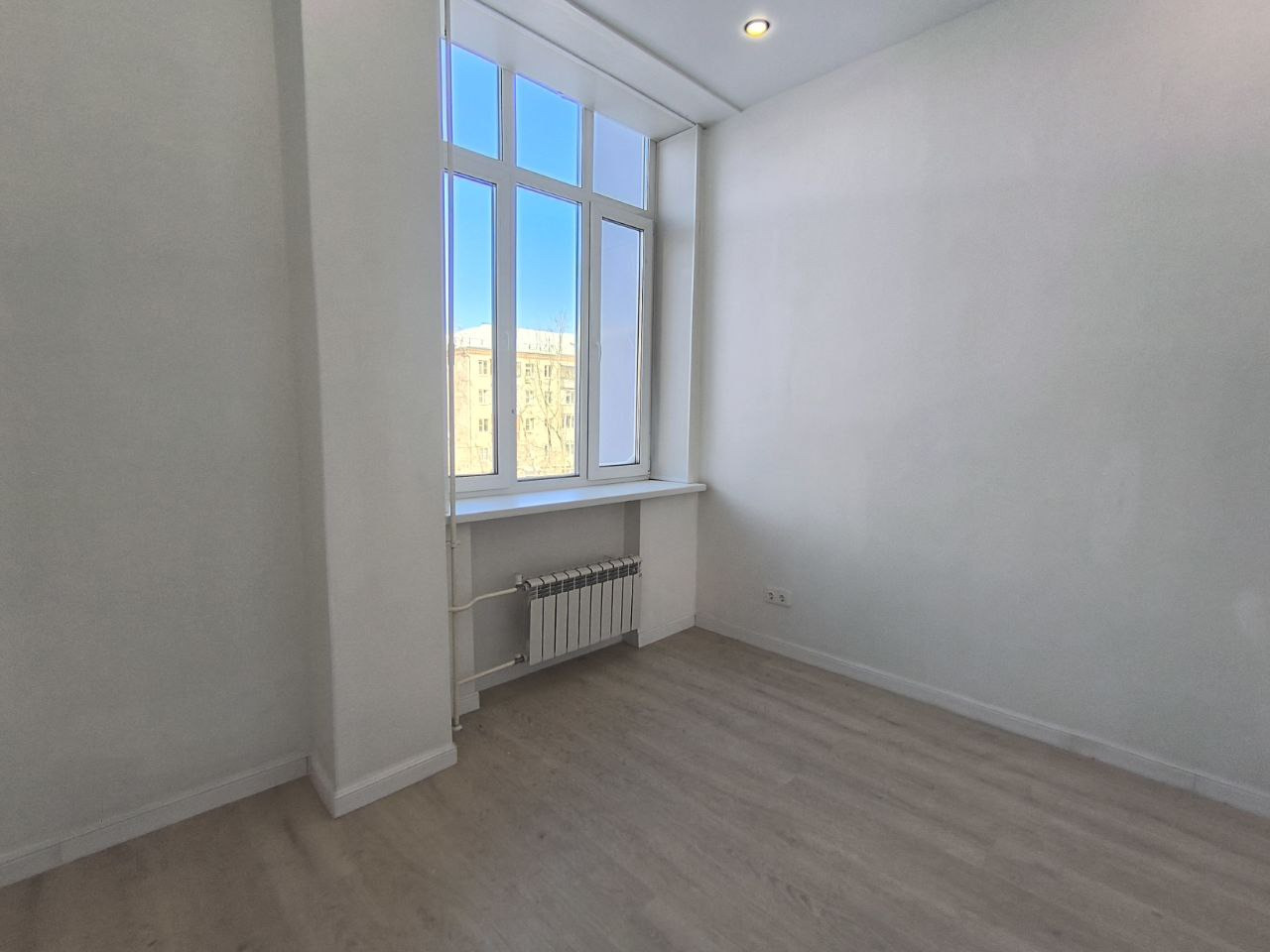 Студия в «Октябрьском лофт квартале»: пространство, в котором рождается счастье
Лот 3002 | Площадь: 12.9 м²
Представьте место, где каждая деталь создана для вашего комфорта, где стиль встречается с функциональностью, а городская динамика — с умиротворением. Именно такое пространство мы приготовили д