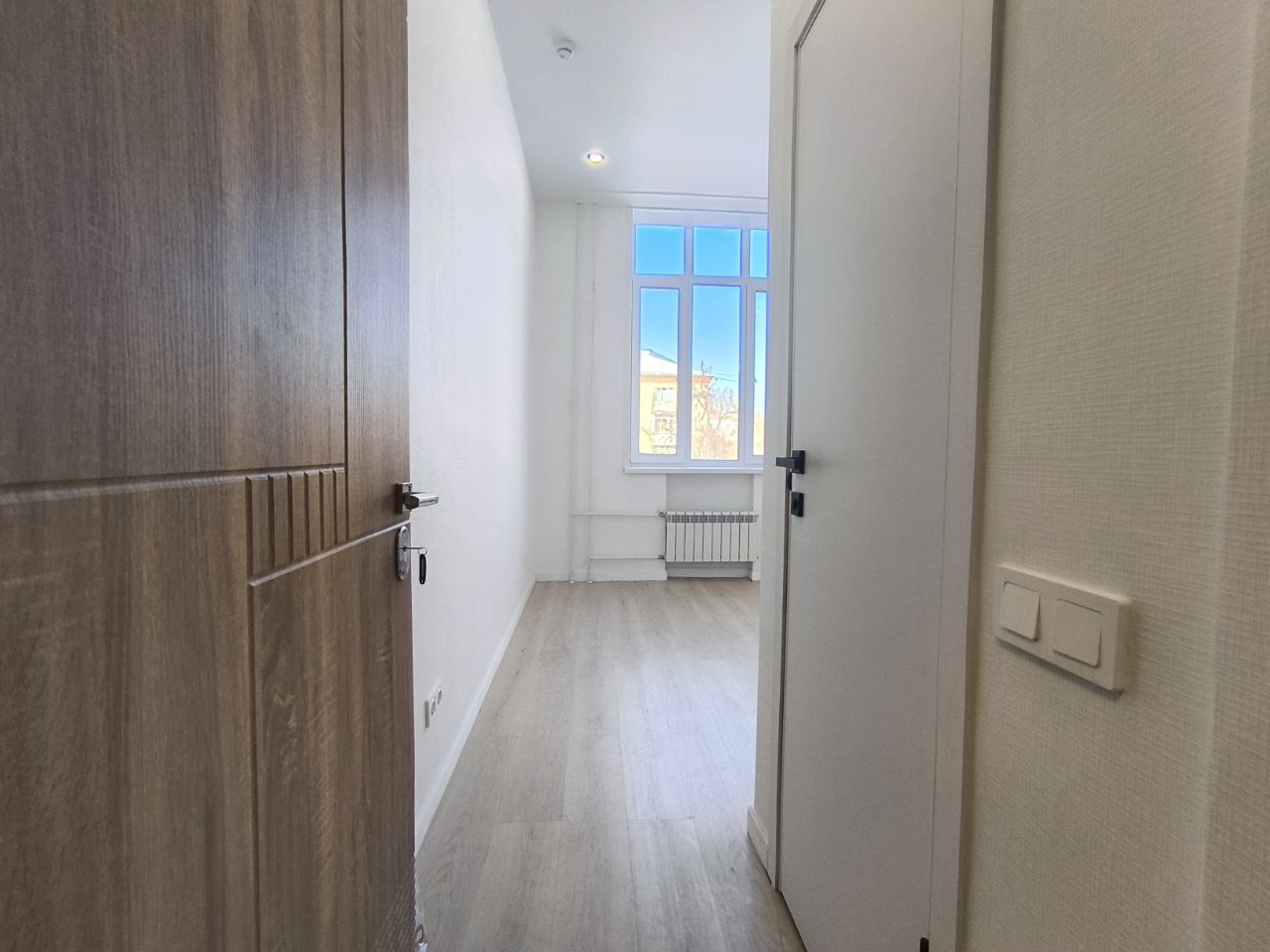 Студия в «Октябрьском лофт квартале»: пространство, в котором рождается счастье
Лот 3003 | Площадь: 14.3 м²
Представьте место, где каждая деталь создана для вашего комфорта, где стиль встречается с функциональностью, а городская динамика — с умиротворением. Именно такое пространство мы приготовили д