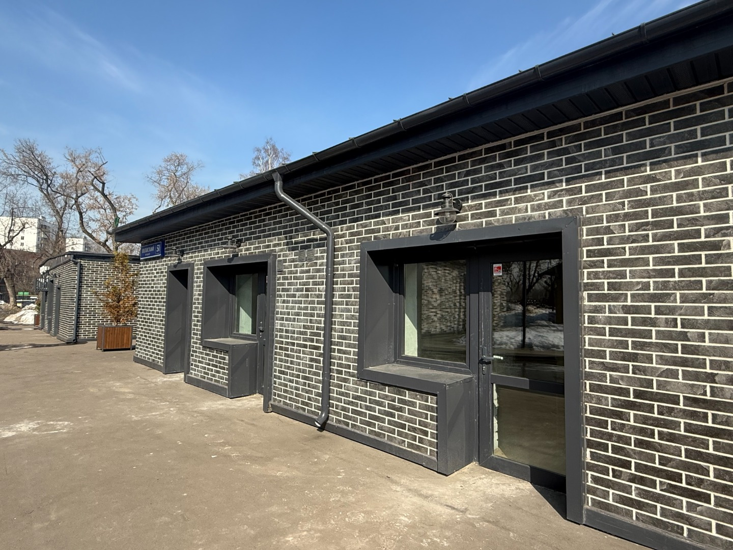 Коммерческое помещение свободного назначения.
Помещение находится на территории Бизнес-парк Волжский по адресу Волжский бульвар, вл.51 строение 17 ЛОТ 102. В шаговой доступности от метро Волжская и м. Кузьминки. Быстрый съезд на МЦД Юго-Восточная хорда и Третье кольцо.
Коммерческое помещение. Рассро