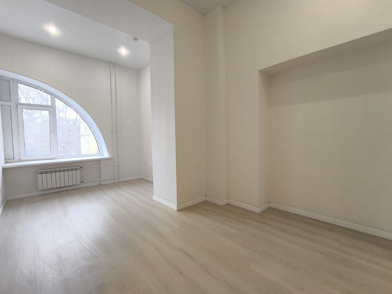 Студия в «Октябрьском лофт квартале»: стиль, комфорт и выгодная инвестиция!

Предлагаем вам рассмотреть уникальную возможность приобретения студии в престижном комплексе «Октябрьский лофт квартал» (ЛОТ 2095). 
Площадь помещения — 19.2 м². Это идеальный вариант для тех, кто ценит:
• современный стиль