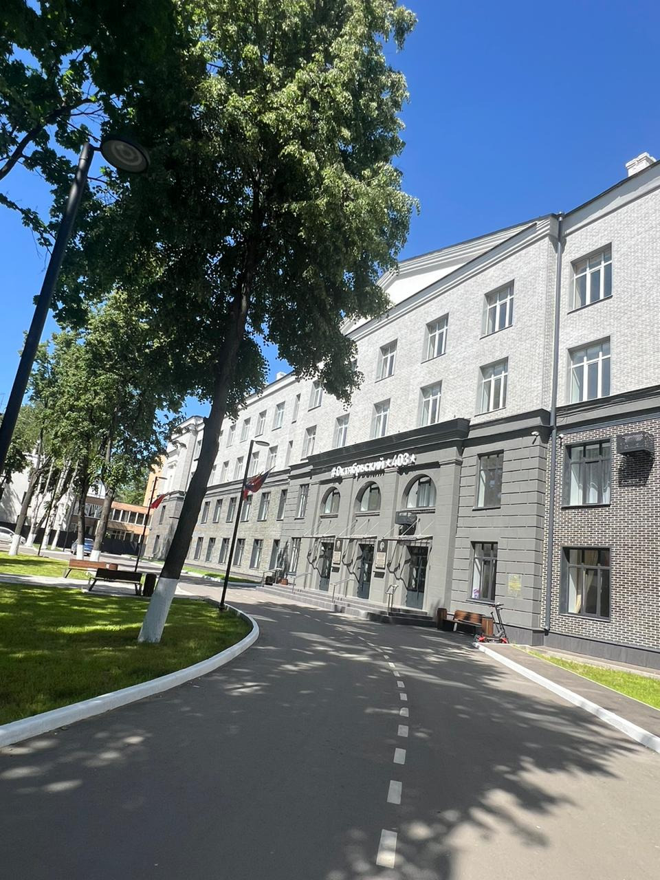 Студия в «Октябрьском лофт квартале»: ваш стильный старт в комфортной среде!
Ищете продуманное пространство — для жизни или инвестиций, где современный дизайн сочетается с городской динамикой? Обратите внимание на студию в престижном комплексе «Октябрьский лофт квартал» (ЛОТ 4028).
Адрес: г. Люберцы