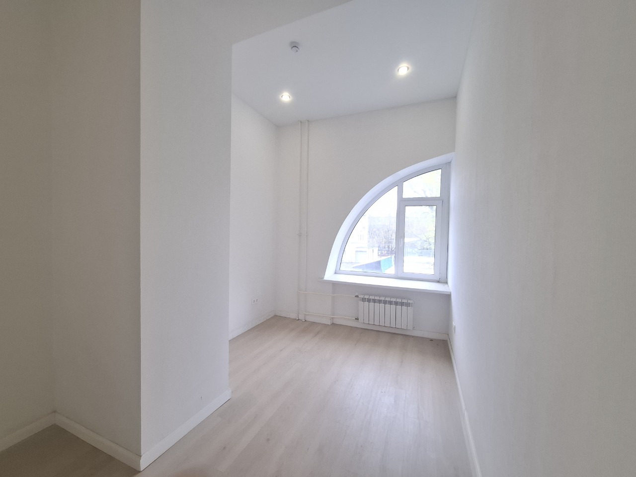 Студия в «Октябрьском лофт квартале»: стиль, комфорт и перспектива роста капитала
Ищете компактное, но продуманное пространство для жизни или надёжное вложение средств? Обратите внимание на студию в престижном комплексе «Октябрьский лофт квартал» (ЛОТ 2094)!
Адрес: г. Люберцы, Октябрьский проспект, 